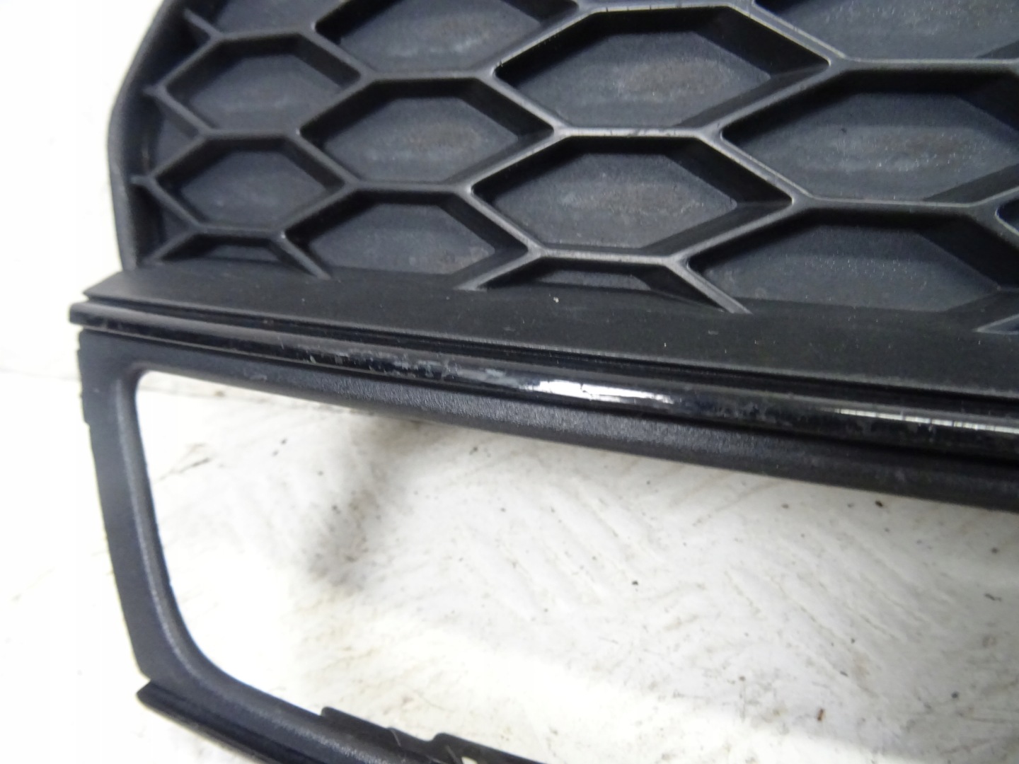 grid of a bumper front front left AUDI A3 8V S-LINE 8V3807681G