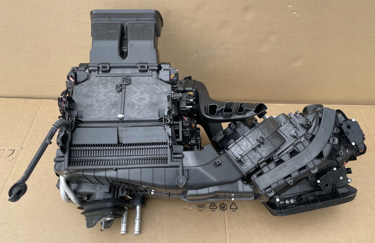 ohřívač AUDI Q7 Q8 4N1820001N originál IDEAL