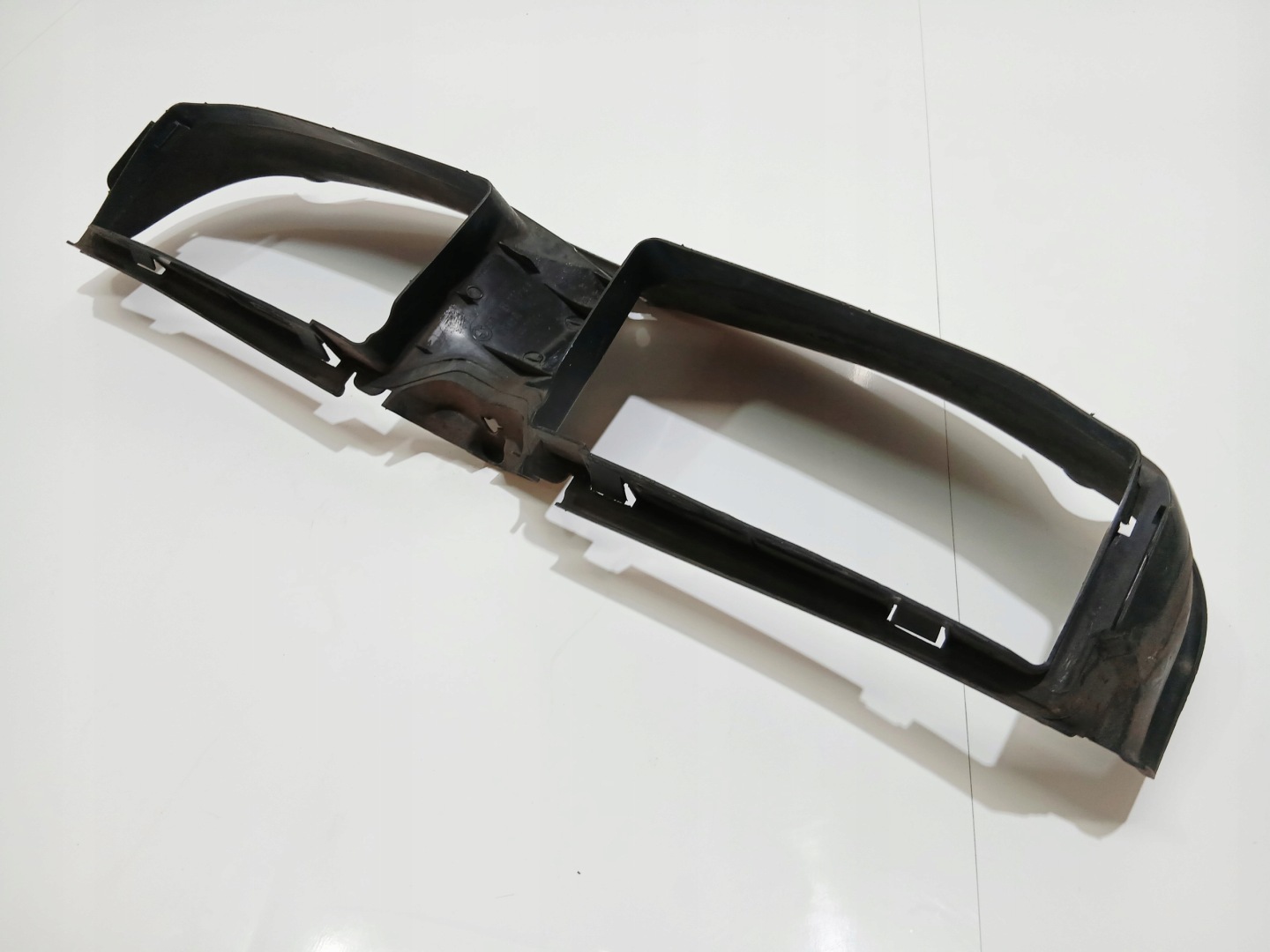 BMW E90 E91 LCI volant vzduchový přívod 7134099