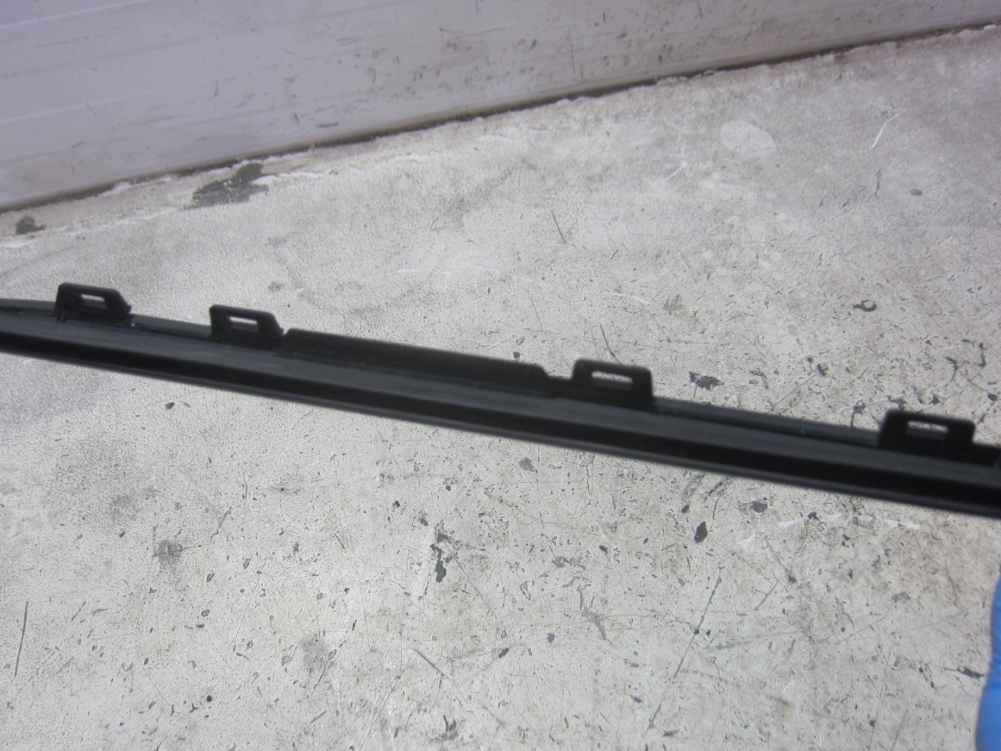 KIA SORENTO IV MQ4 moulding left windows PRZEDNIEJ dust CZOLOWEJ front
