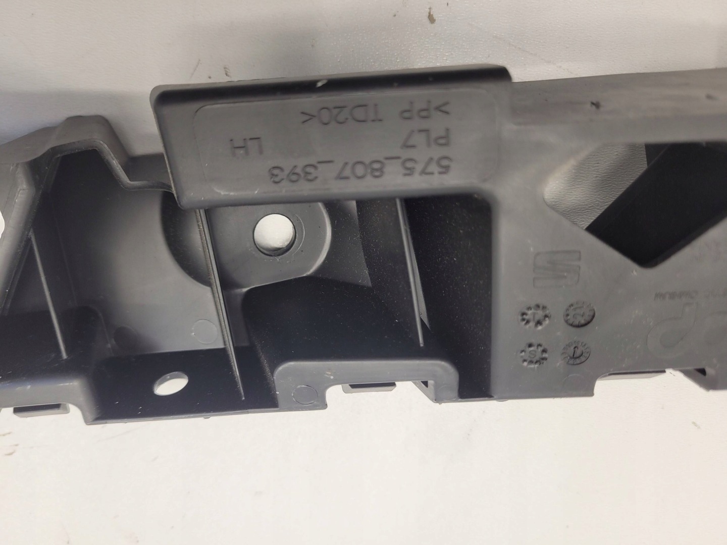 SEAT ATECA bumper bracket left rear part 575807739 16R