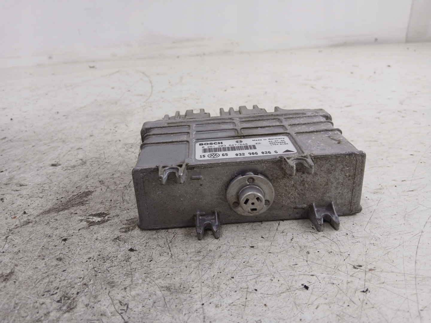 VW GOLF III 1.6 control unit of the engine 032906026G