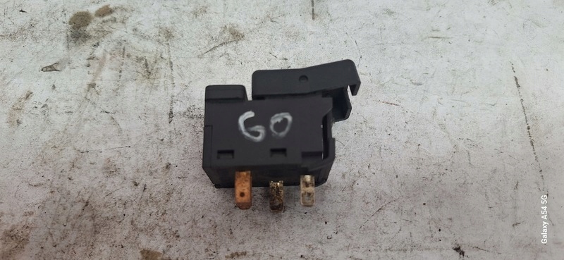 Interruttore comando luci PRZECIWMGIELNYCH OPEL OMEGA 87- 90214671