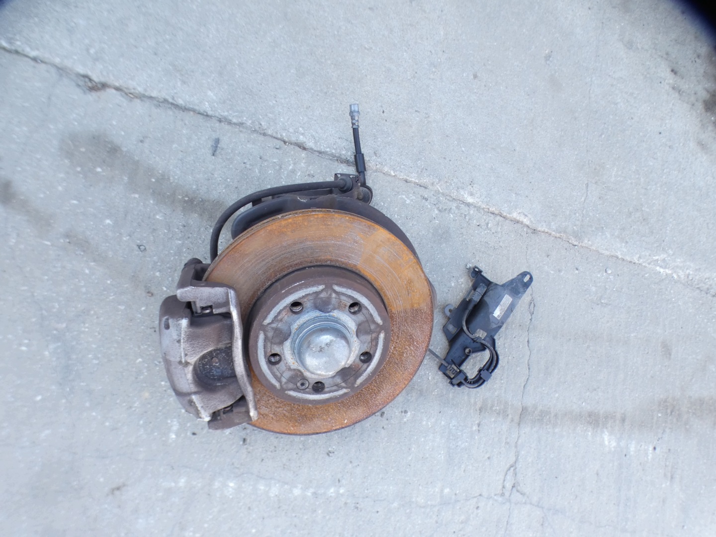 MERCEDES W177 1.3 swing of the pivot disc caliper left right