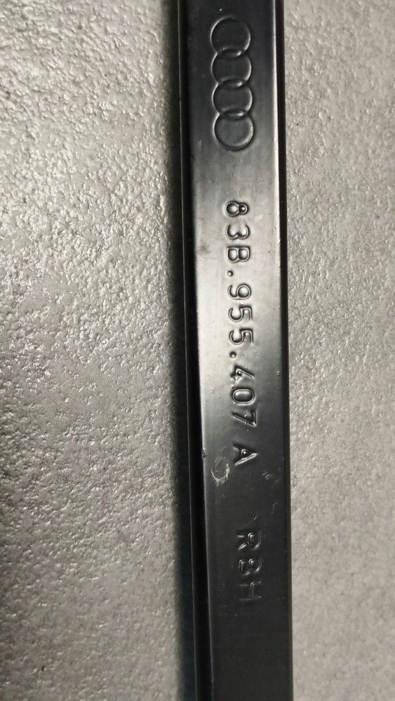 Audi Q3 F3 83a wiper arm left 83B955407A
