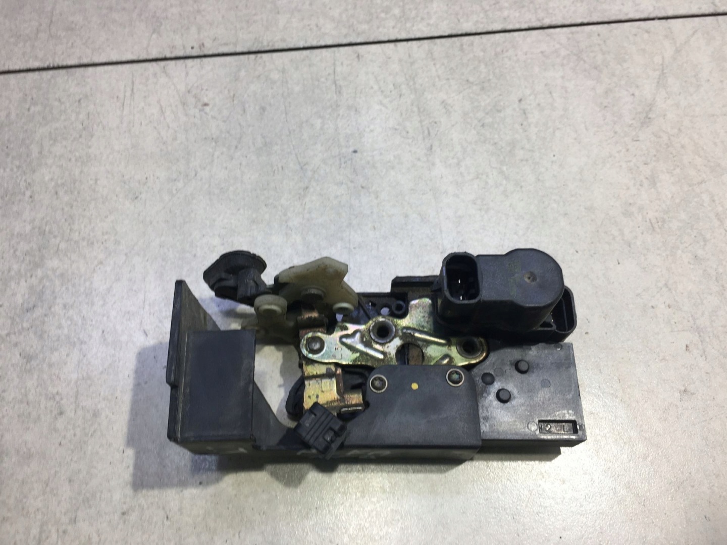 lock door left rear part ALFA ROMEO 156