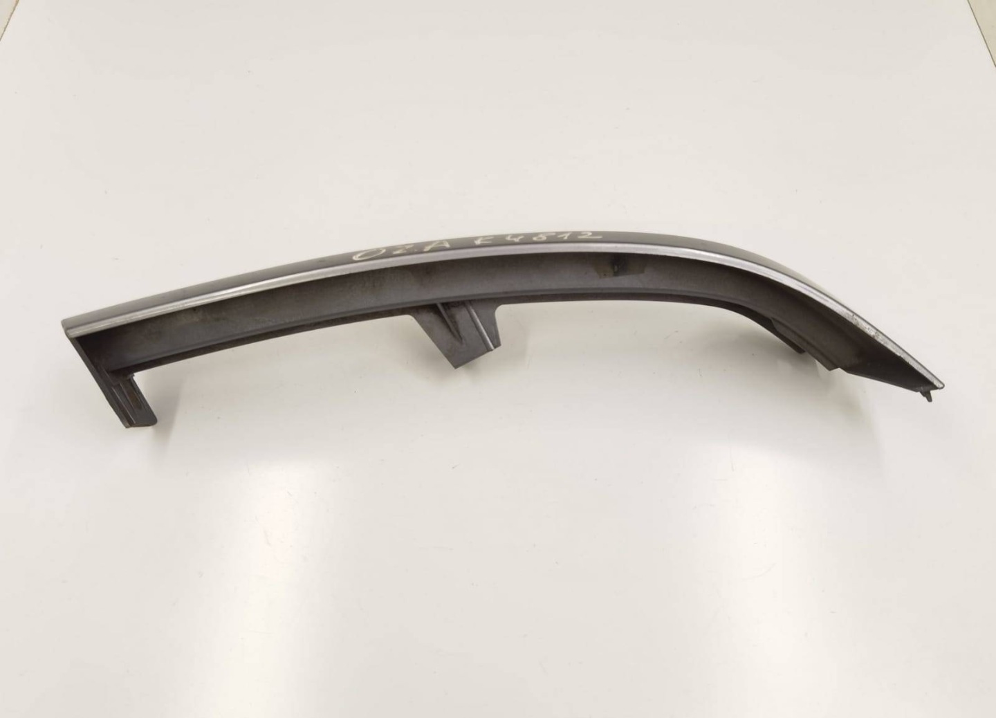 moulding below lampe right side Opel Zafira A facelift 2004 90580652