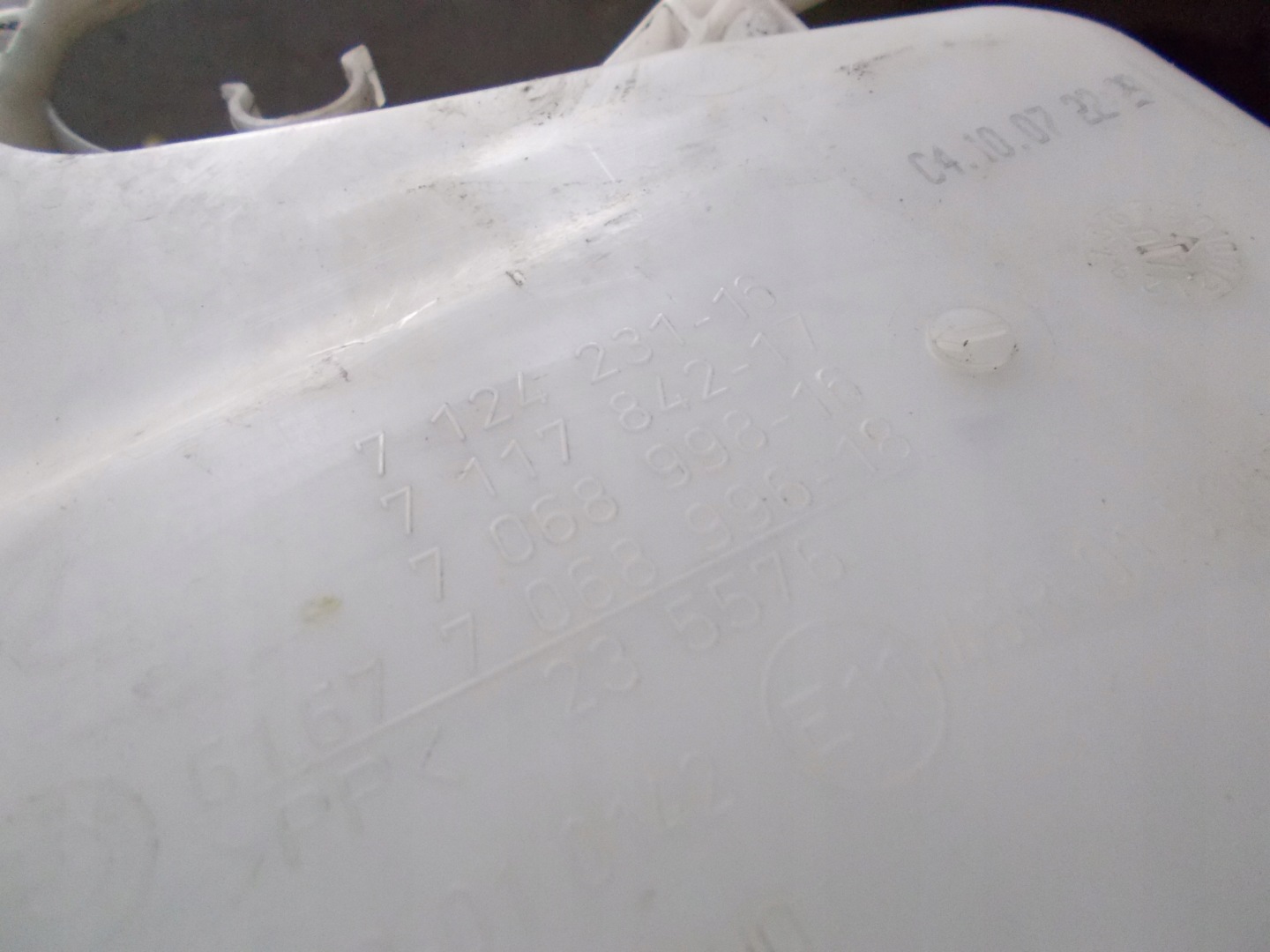 BMW E87 2.0 and 07R washer fluid tank 7124231