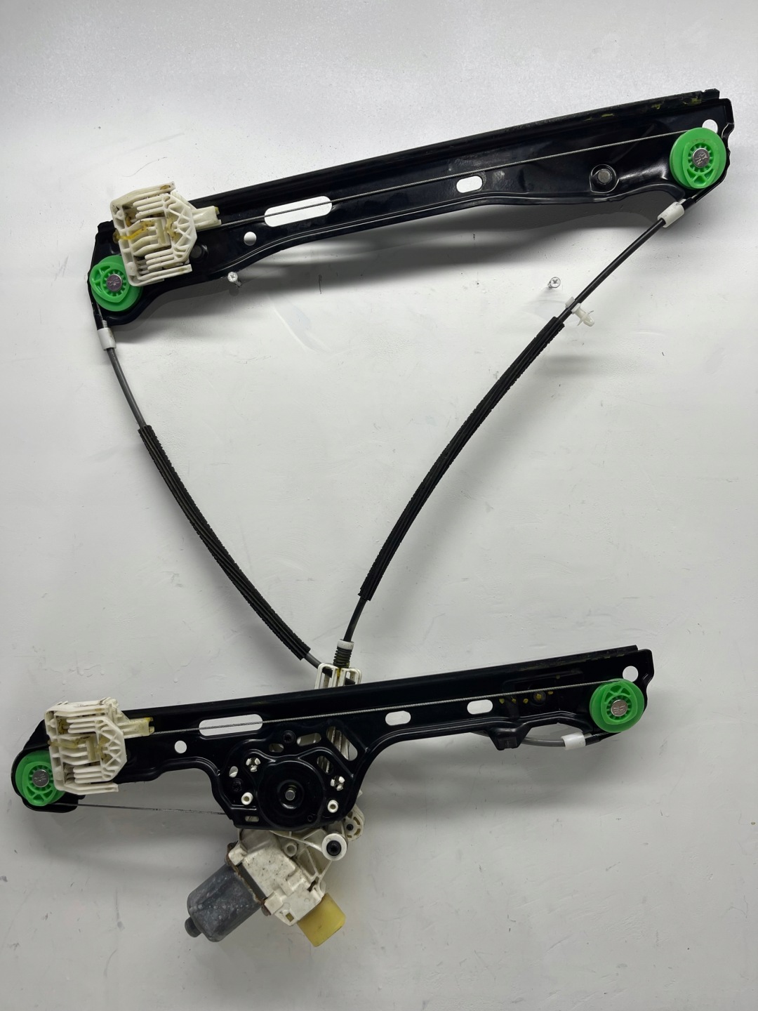 BMW 1 E87 window regulator right front 7067796