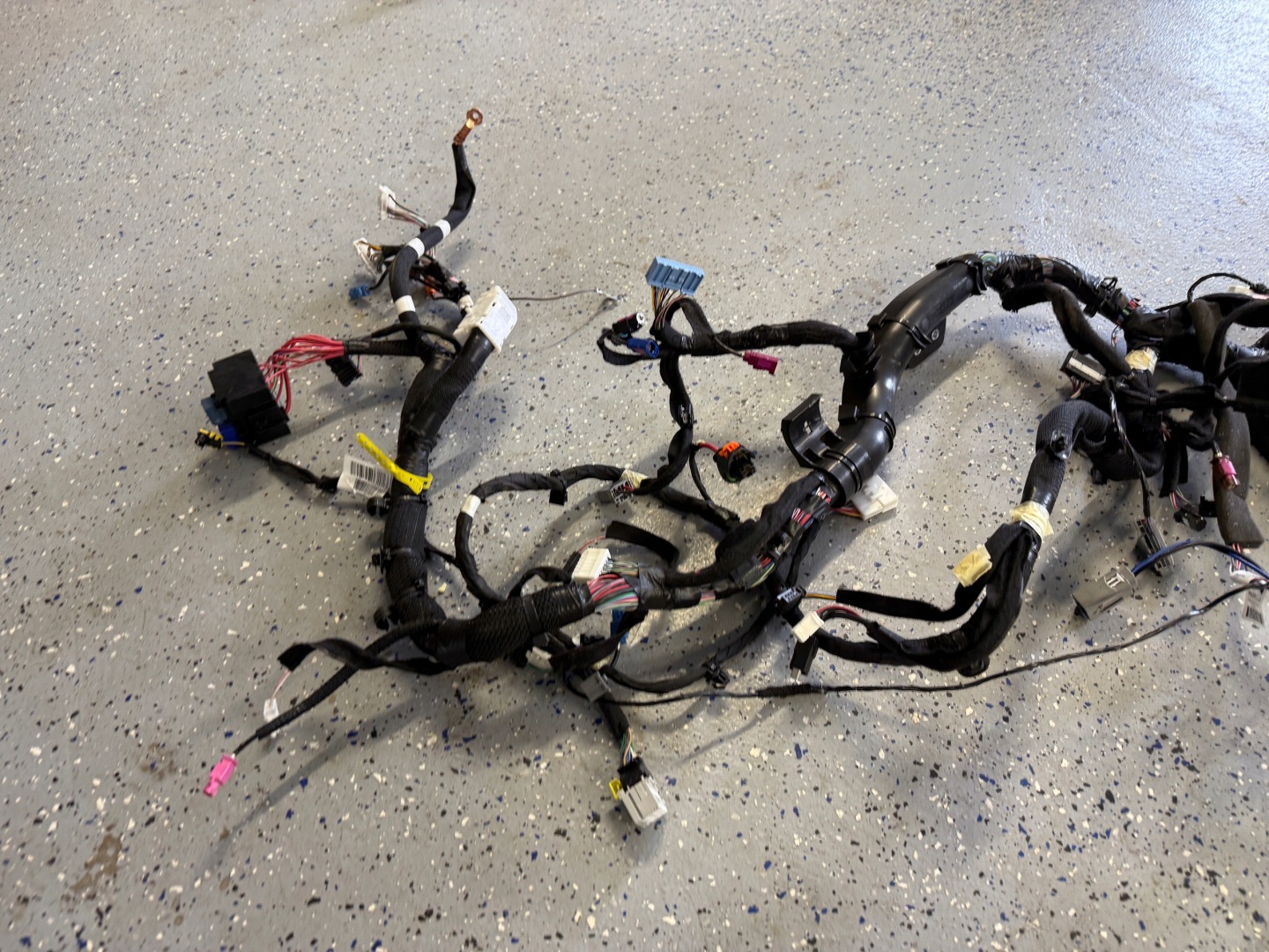RENAULT AUSTRAL 1.2 E-TECH bundle wiring consoles 240184487V