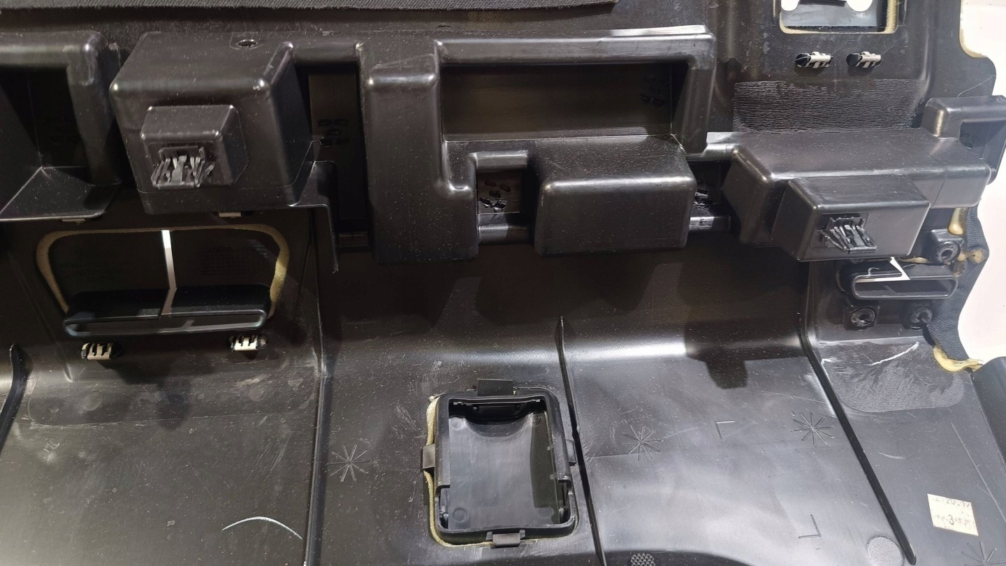plato rear boot torpedo boot Lincoln Continental 2017