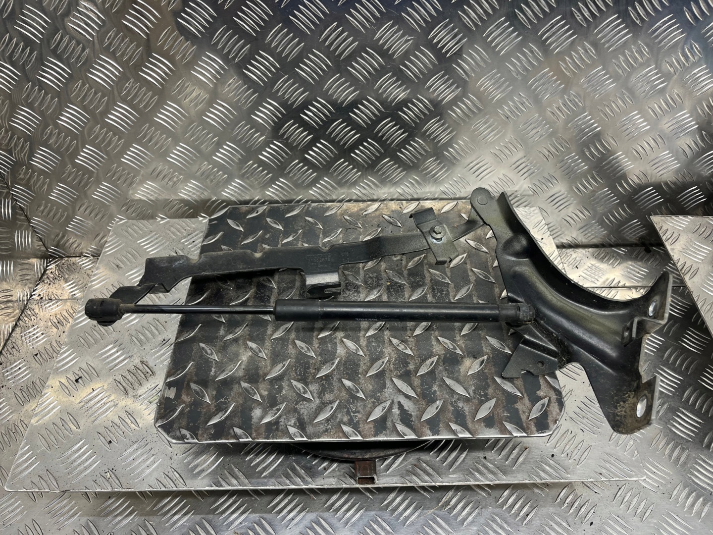 hinge bonnets left VOLVO XC90 II 2019 31352878