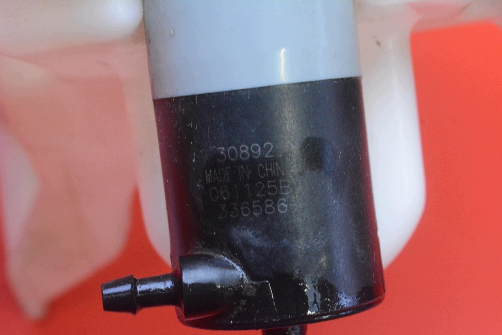 washer fluid tank TOYOTA AURIS 1 and 1.6 VVT-and 124 KM 06-09