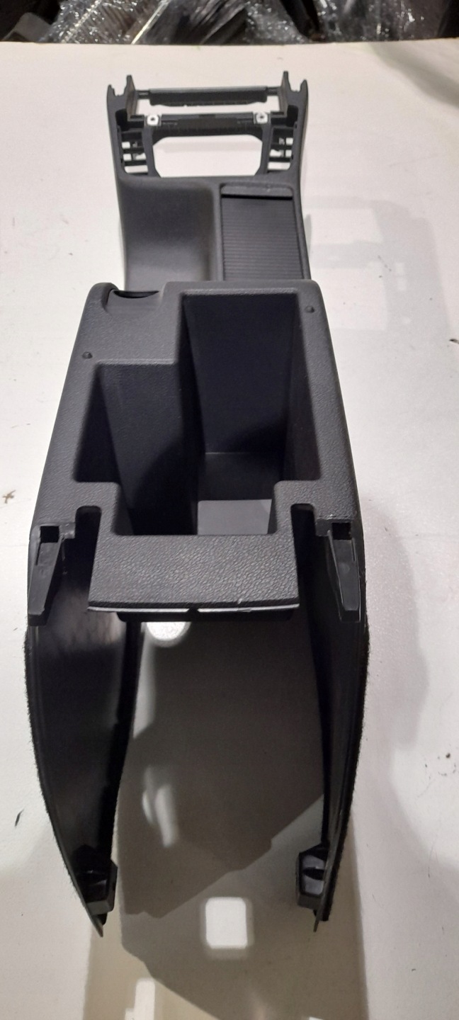TUNEL mitte SKODA SUPERB II 3T0863241
