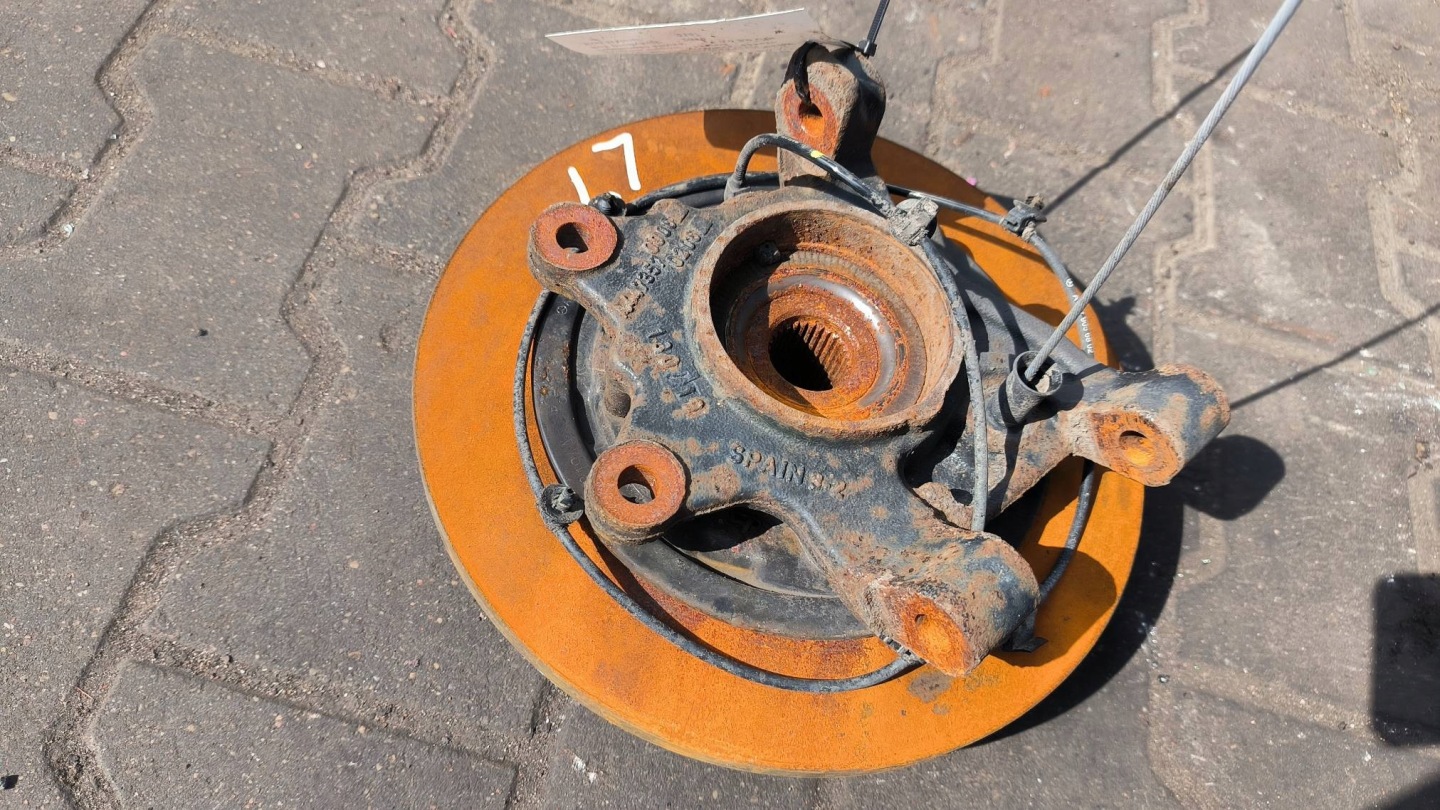 swing left rear part A447357 Mercedes-BENZ W447 VITO
