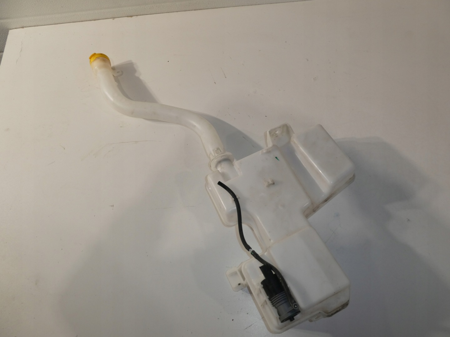 washer fluid tank TRAFIC III 3 289105241R