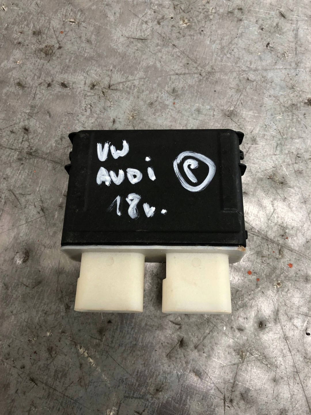 module control unit bonnet boot VW AUDI 3G0962243B
