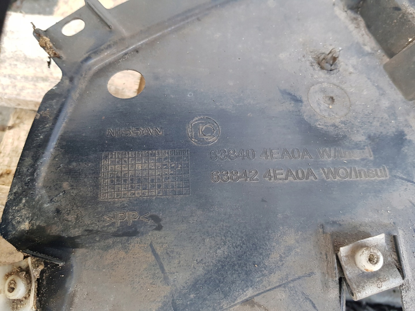 NISSAN QASHQAI mudguard right front 63840-4EA0A