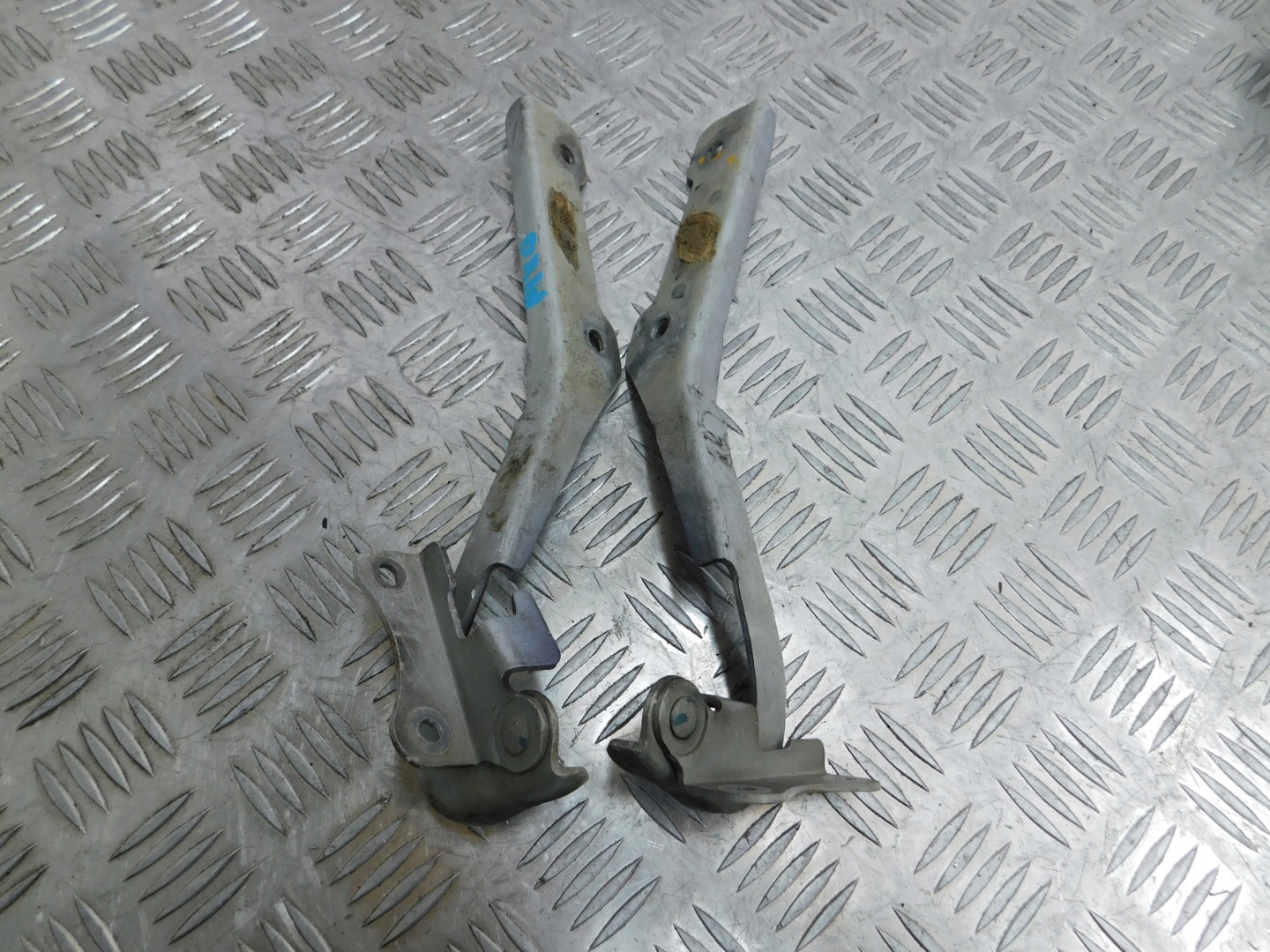 bonnet hinges left right NISSAN PIXO