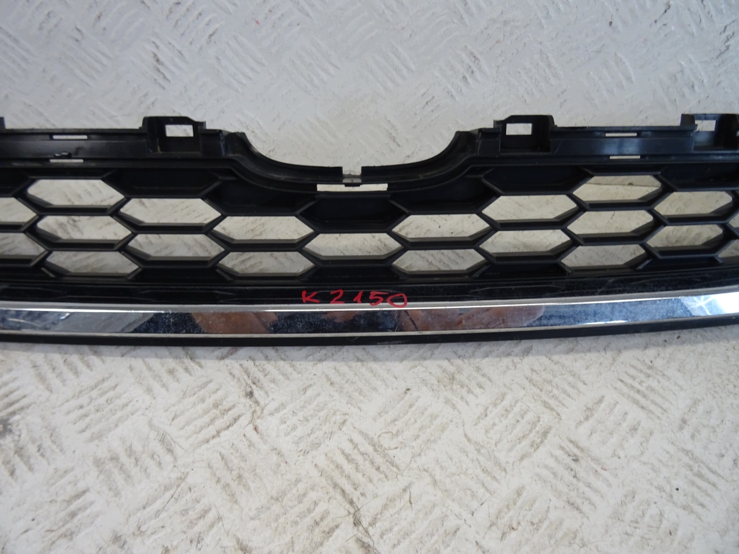 grid of a bumper front front HONDA CRV IV 71127-T1V
