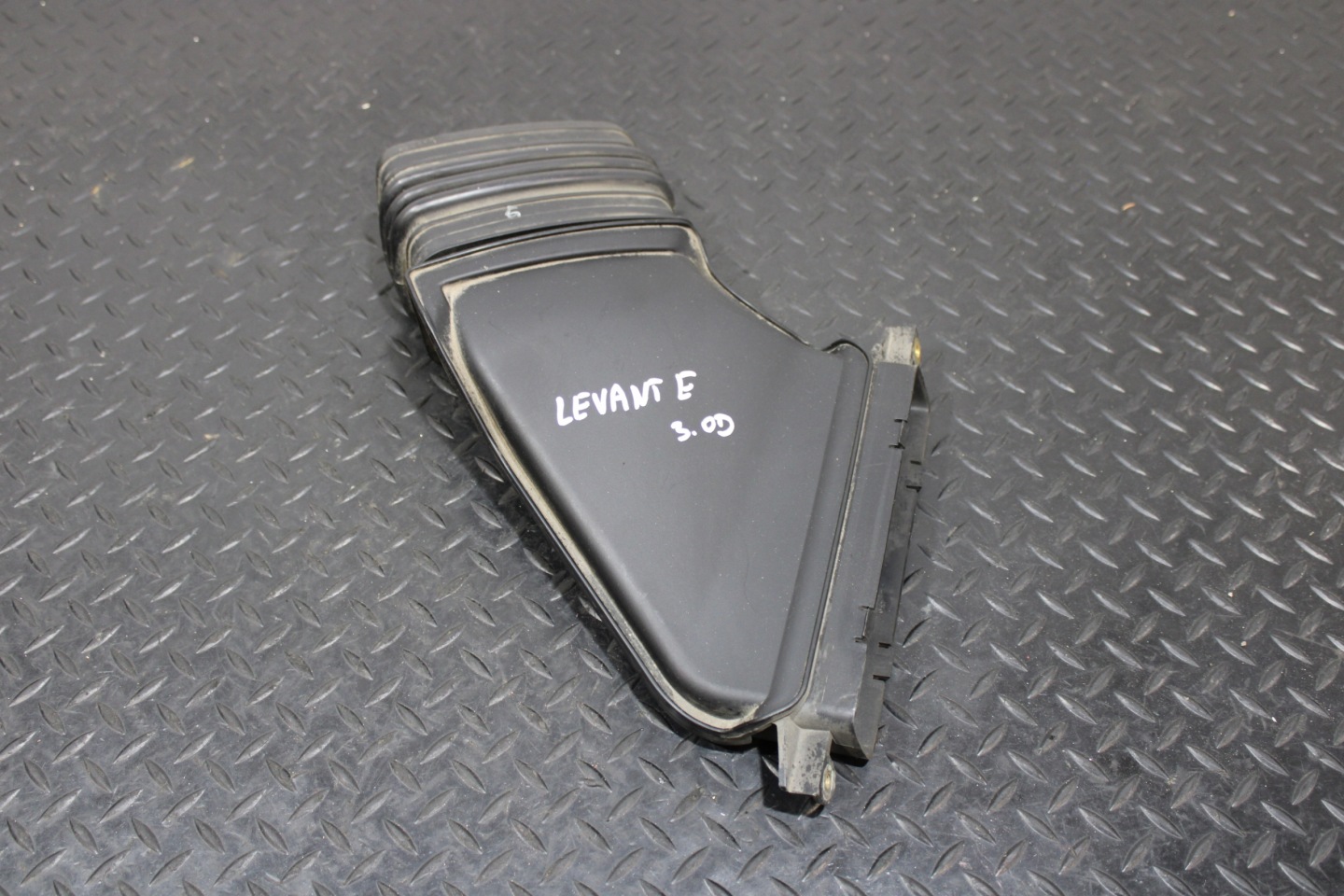 intake air MASERATI LEVANTE M161 670033793