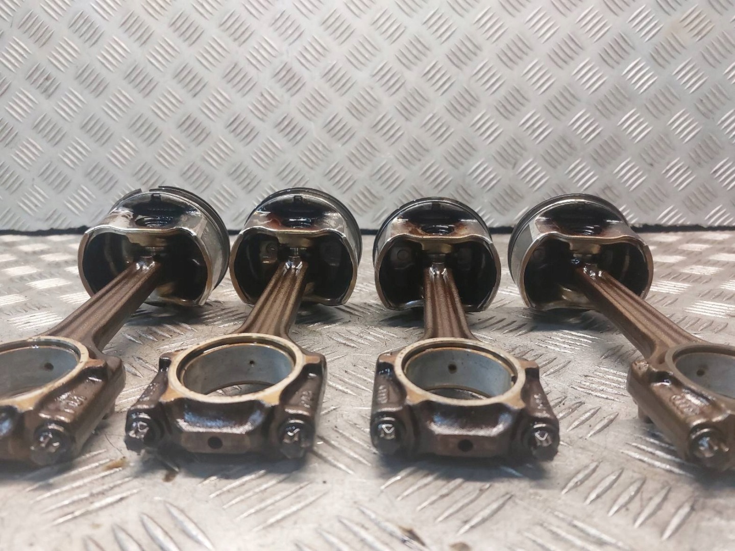 Piston + Bielle CENA ZA KPL 4SZT AUDI A3 8P 1.6 8V