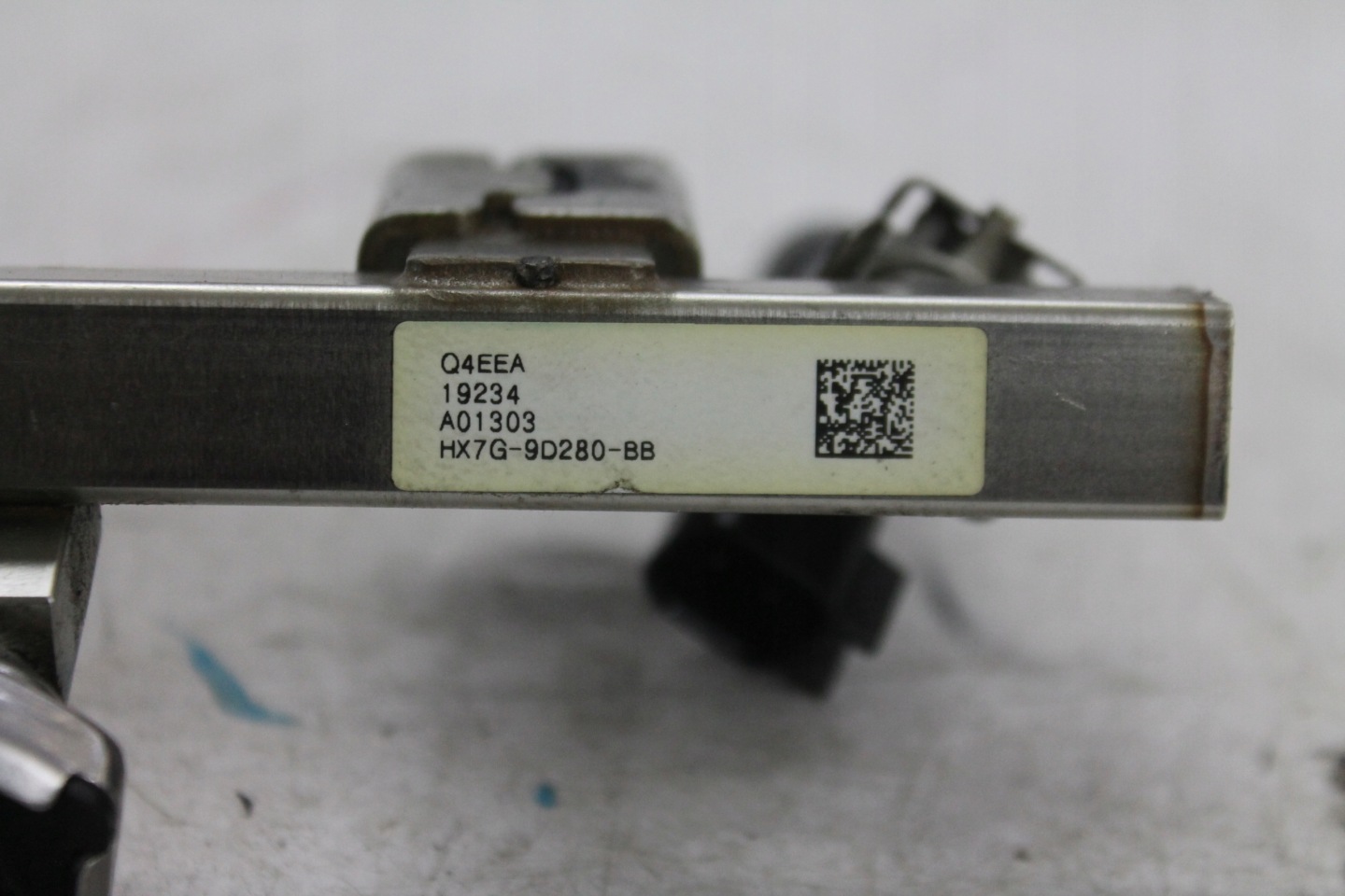 RAMPE INJECTION HX7G-9D280-BB FIESTA MK8 1.5 ECOB