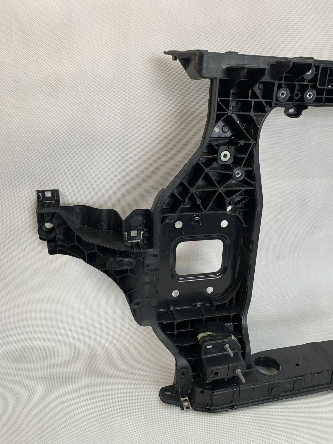 support panel for radiators pillar KIA Sportage 5 V NQ5 21r 64101-R2000 09.26