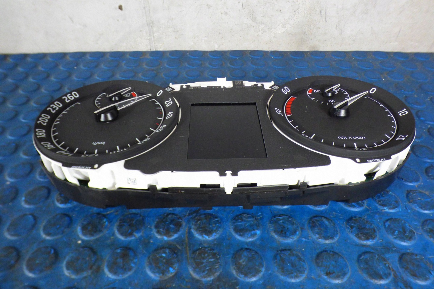 Skoda Superb III 2.0 TDI dials 3V0920751B