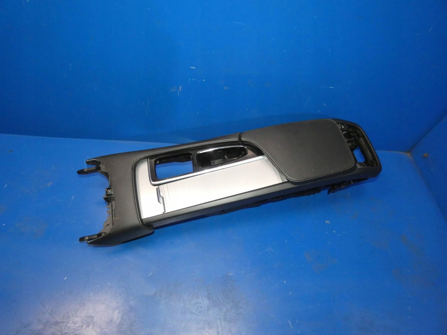 VOLVO XC90 II TUNEL central armrest WERSJA ANGIELSKA