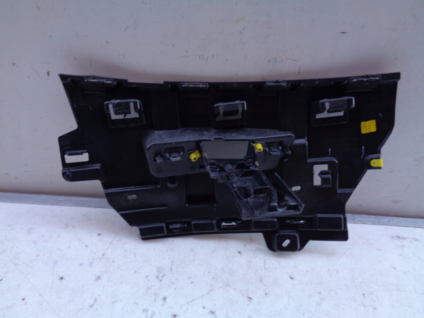 bumper bracket left front RANGE ROVER III L460 22