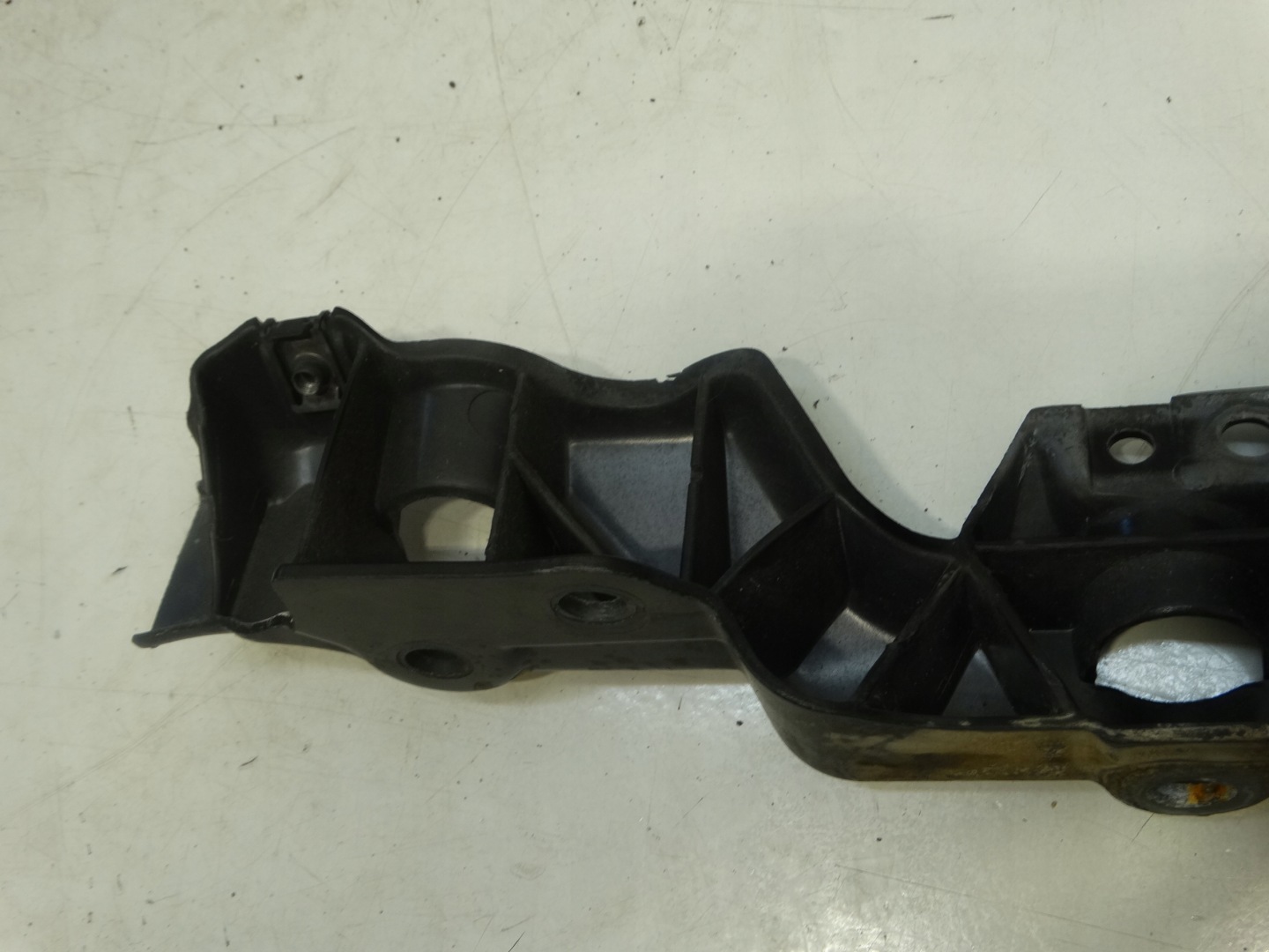 Support Support plaque Gauche Avant Aile RENAULT SCENIC III 631230010R
