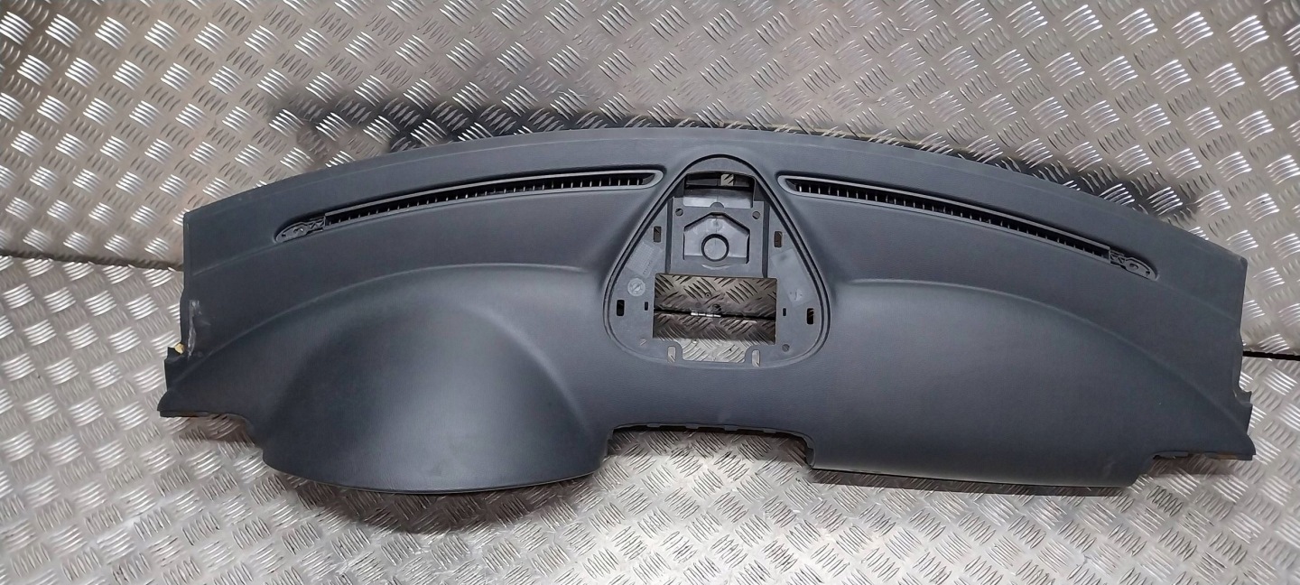 console dashboard instrument panel MERCEDES C-KLASA W203 00- A2036800187