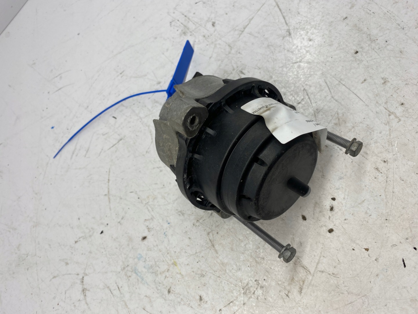 BMW 7 G11 G12 engine mount 6860468