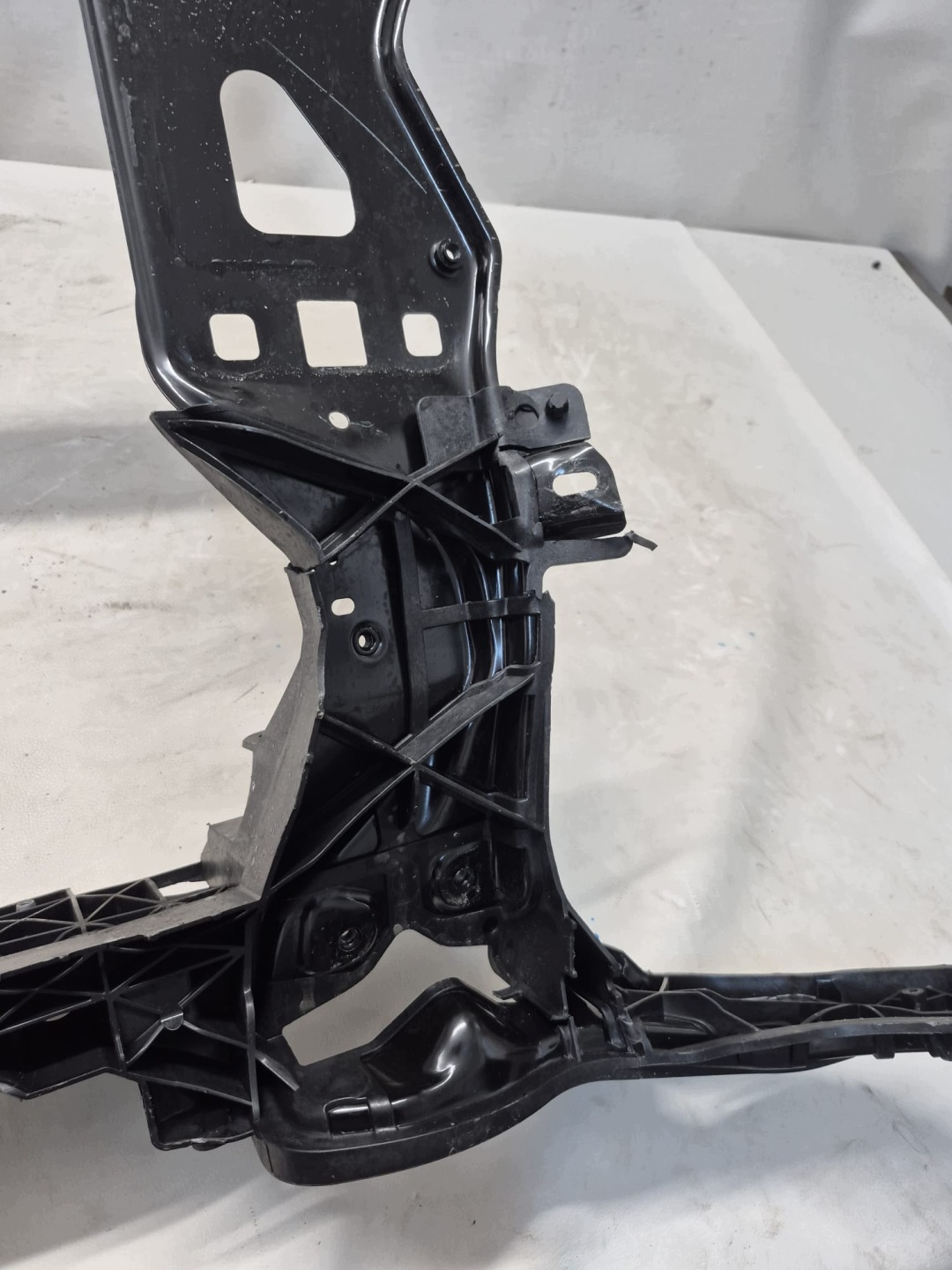 AUDI Q5 III 8MA 24- front body wall front pillar iron 8MA805594