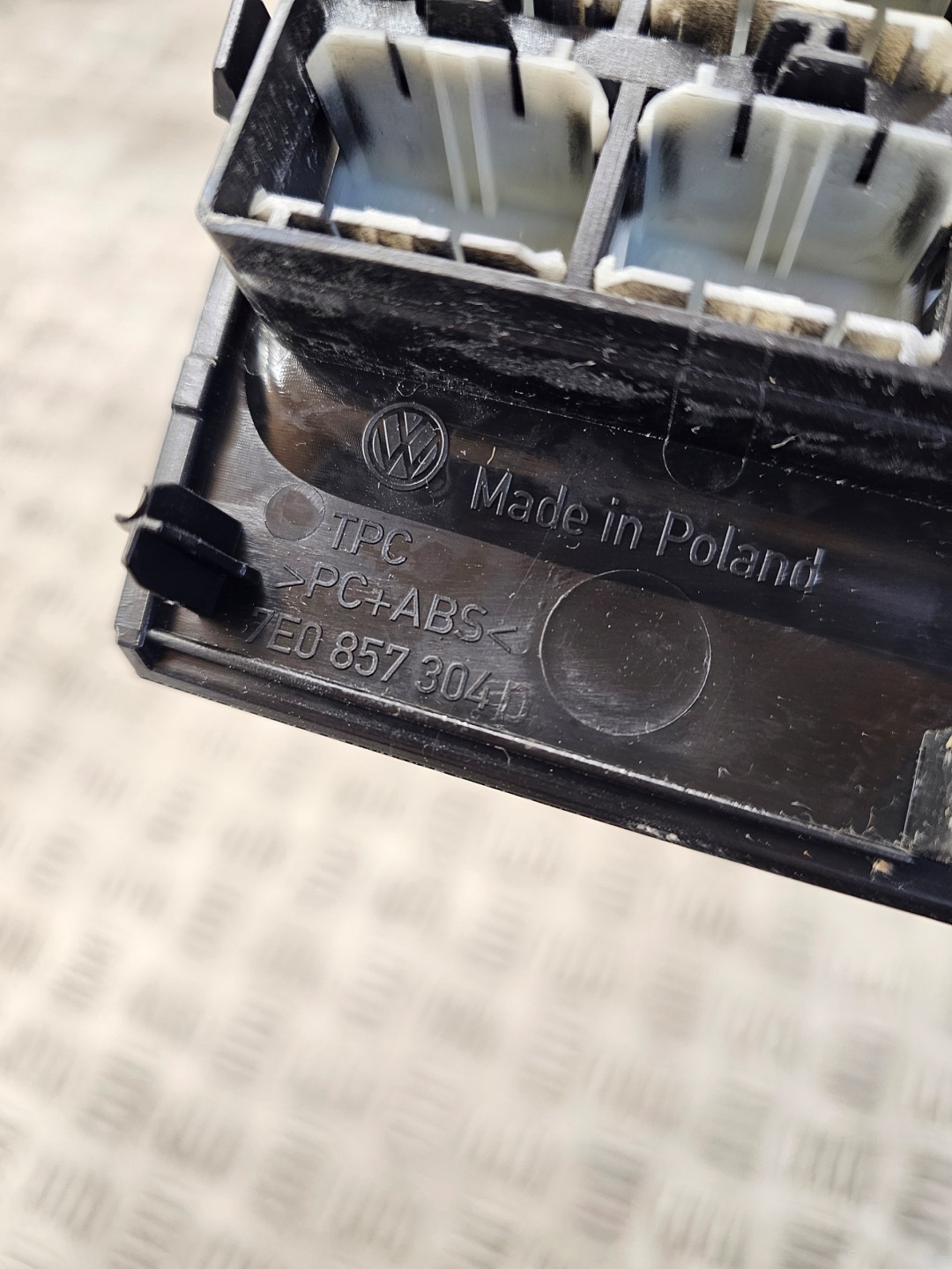VW T6 RÁM PANELU klimatizaci 7E0857304D