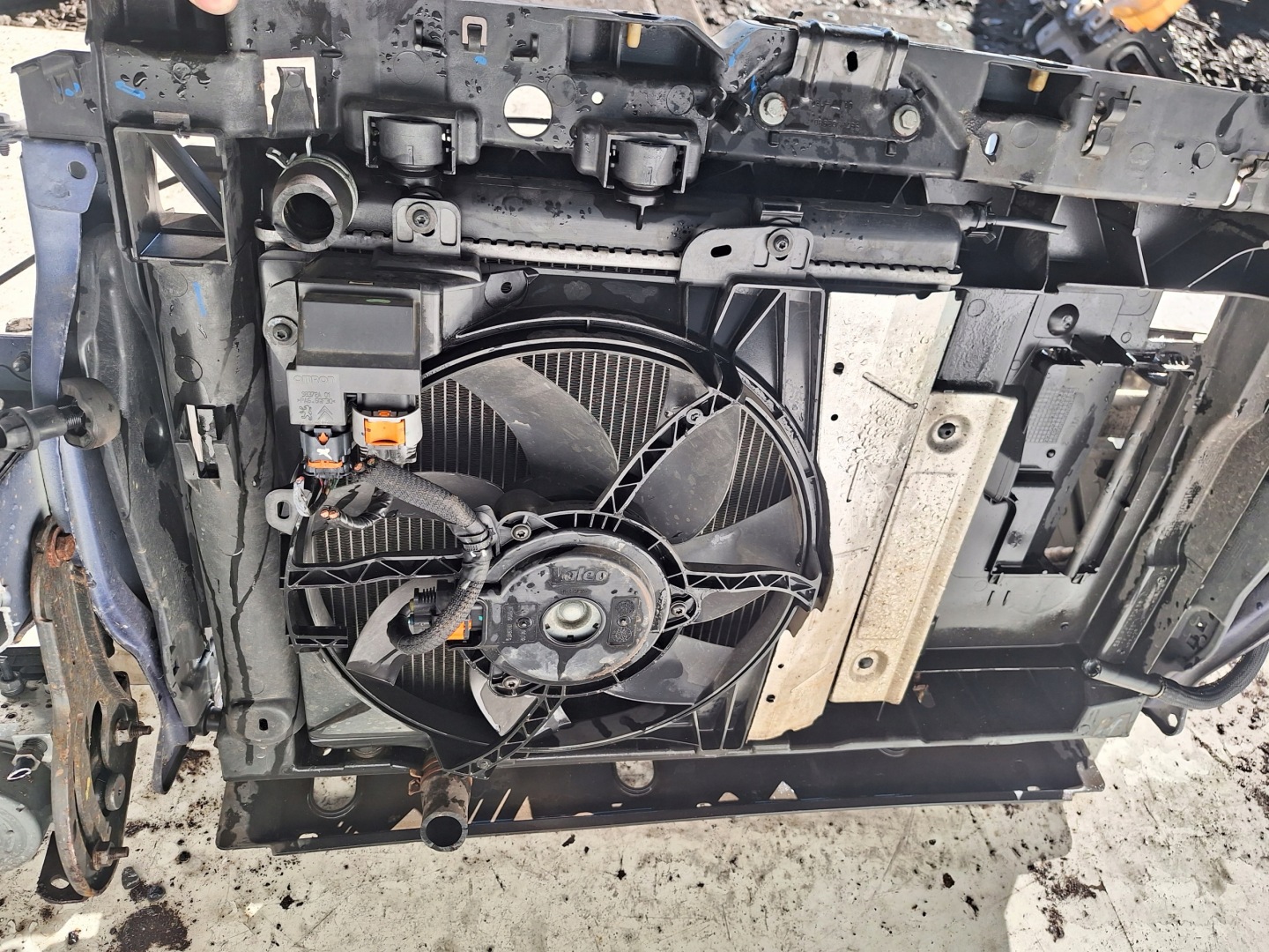 PEUGEOT 208 and 12-15 support panel for radiators petrol