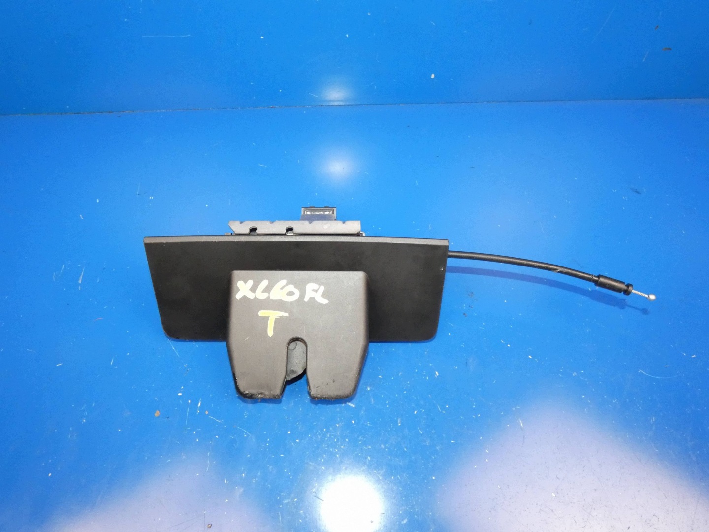 VOLVO XC60 and lock bonnet boot rear part rear