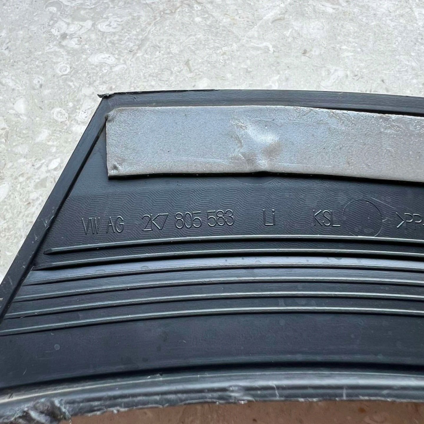 VW CADDY MK4 MK 4 IV lišta nárazníku levá předek 2K7805583