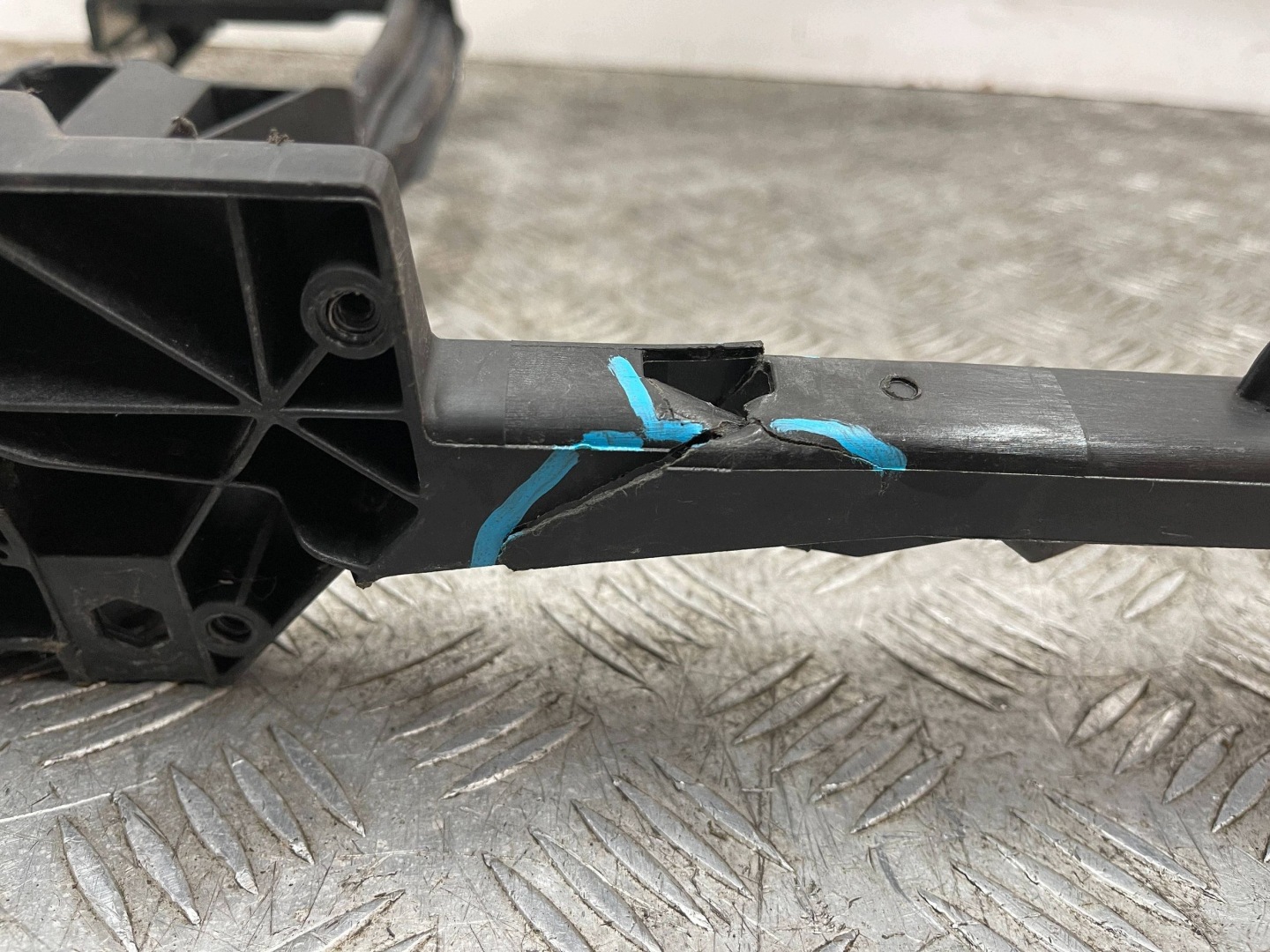 support panel for radiators front pillar AUDI A4 B9 8W 8W0805594E