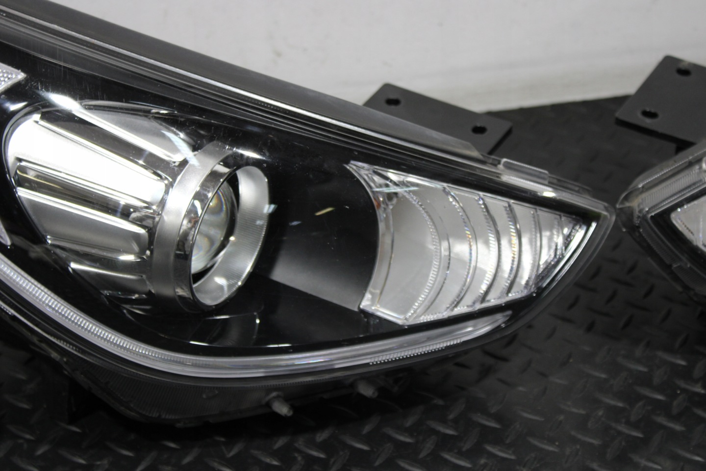 lights light front XENON KIA NIRO 1 and 16-18 92101-G5
