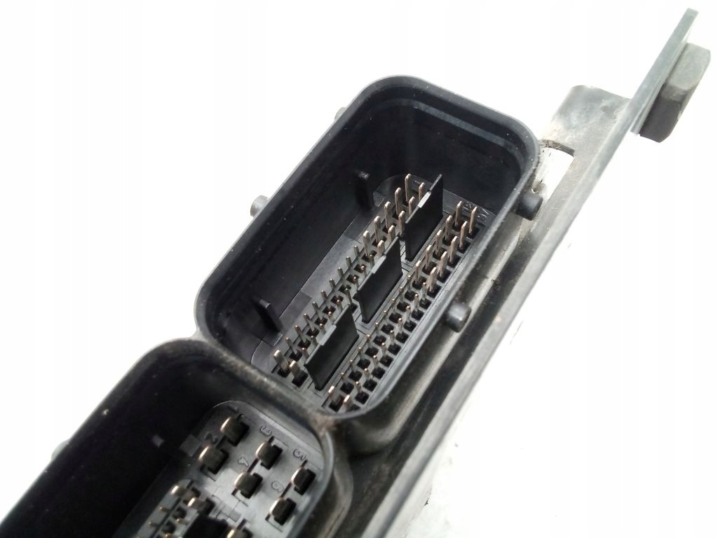 VW Passat B6 computer control unit of the engine ECU 0281015029 + connecting spoiler wtyczki