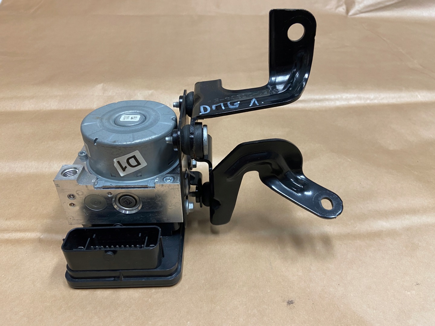 FORD B-MAX FIESTA MK7 LIFT 2012-2017 pompa ABS D1B1-2C405-AE originale