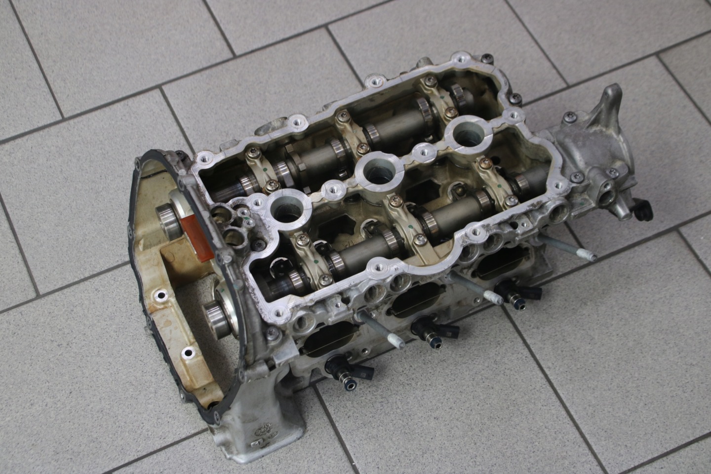 AUDI A8 D4 3,0 TFSI CREC head. left 06E103403AA