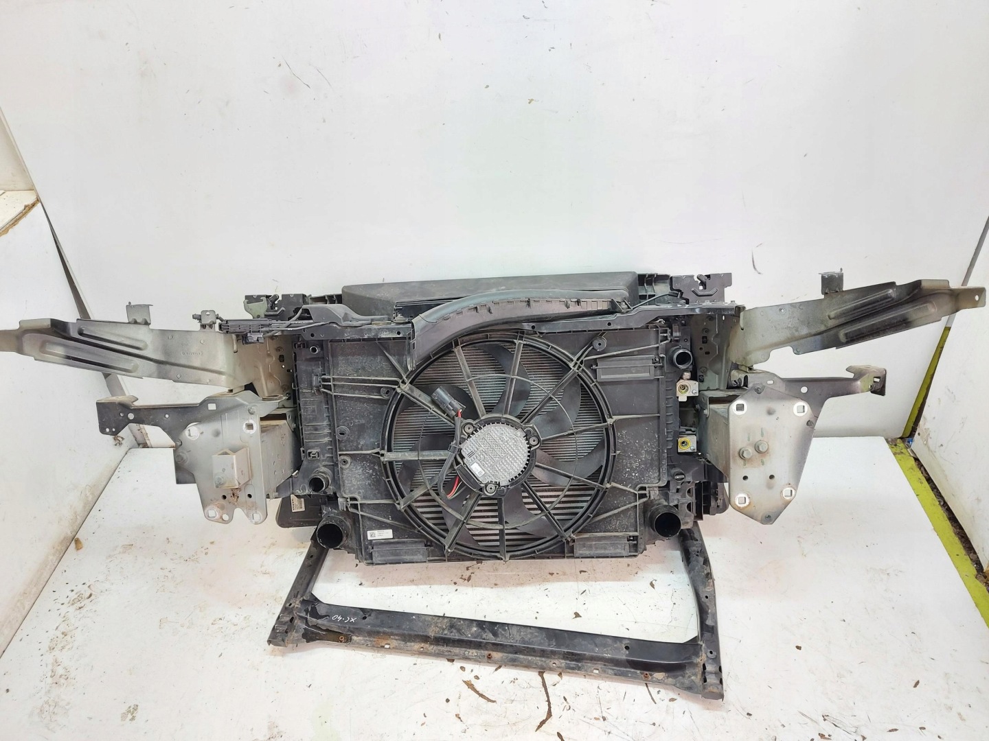 VOLVO XC40 D3 2.0 D support panel for radiators radiator fan pillar 32222109