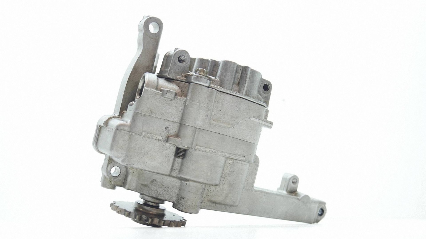 pumpa olaj MERCEDES W204 3.0 CDI A6421810547