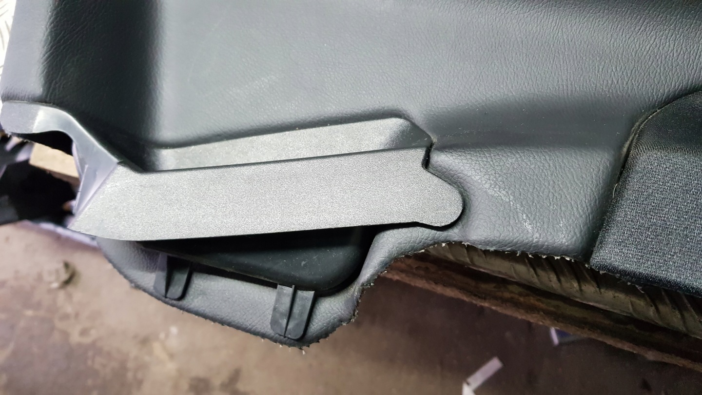 MERCEDES W203 COUPE upholstery left rear part side LIFT