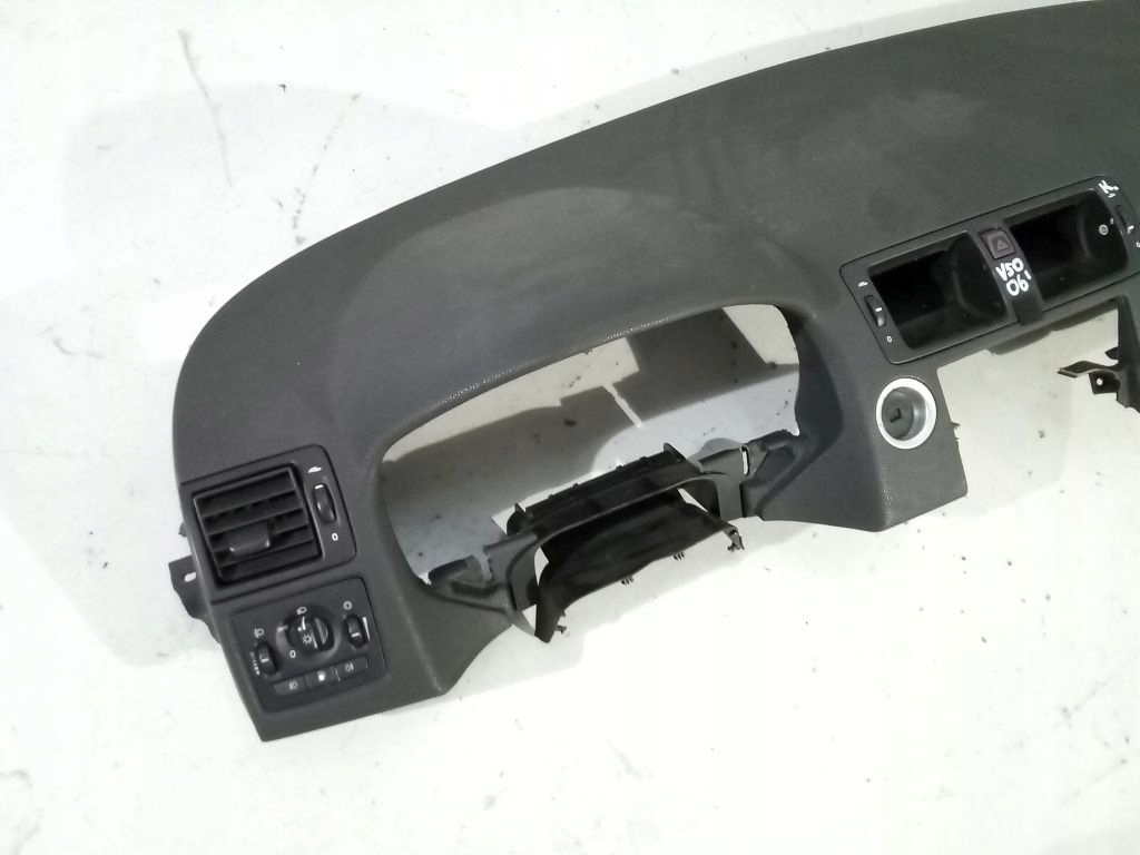 Volvo V50 dashboard instrument panel console