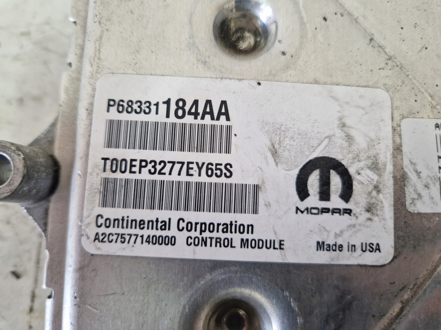 DODGE DURANGO 2019- computer control unit of the engine ECU 5.7 HEMI P68331184AA