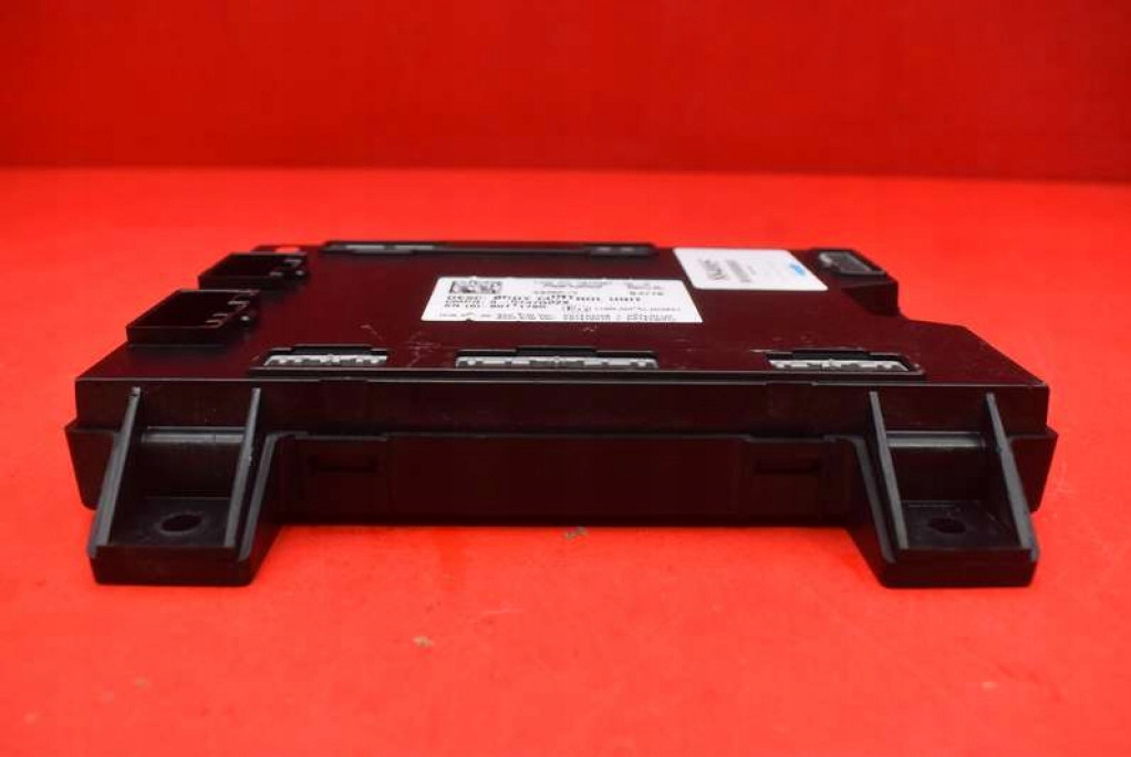 control unit module BCM 1010907-00-G TESLA MODEL S LIFT PERFORMANCE 16-21
